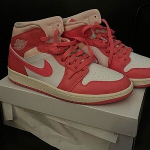 WMN Jordan 1 Mid